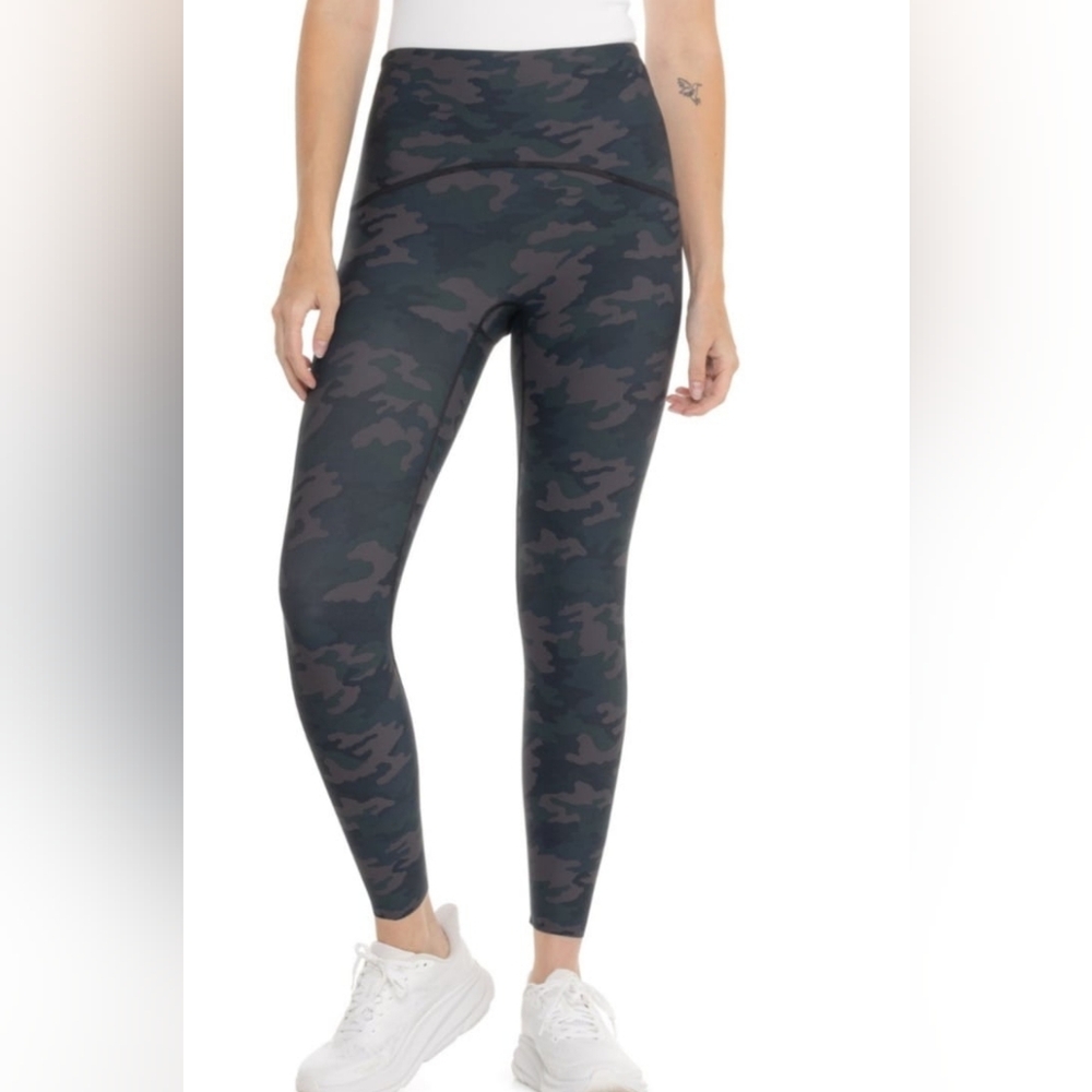 NWT Spanx Booty Boost 7/8 Length Black Camo Leggings 1X